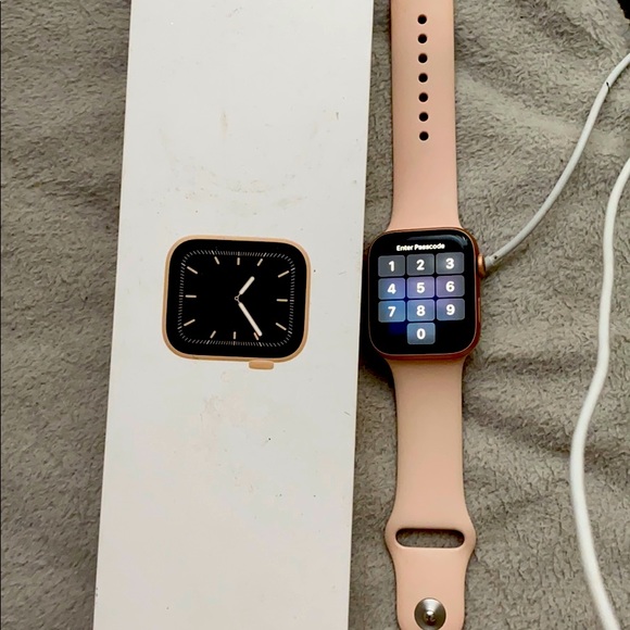 Apple Watch series 5 44 mm main image 4